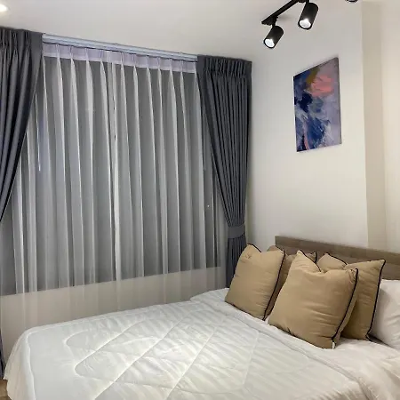 Breezy Room With Balcony View Sukhumvit77